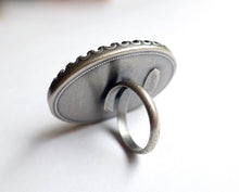 Charger l'image dans la galerie, Grande bague ajustable camée noir , finition argent vieilli
