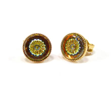 Charger l'image dans la galerie, Boucles d'oreilles vintage en or avec petites fleurs des années 1970