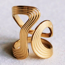 Charger l'image dans la galerie, Bague XL rétro rayée - dorée