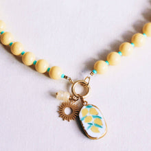 Charger l'image dans la galerie, Collier de perles Miyuki avec breloques - jaune/menthe