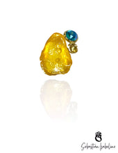 Charger l&#39;image dans la galerie, Anneau LUMINA piedra de resina con dos cristales - ajustable
