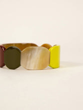 Charger l'image dans la galerie, Bracelet 25 Totem en corne et laque citron vert: Moyenne