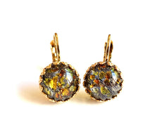Charger l'image dans la galerie, Boucles d'oreilles pendantes – Opale noire & or, verre bohémien vintage