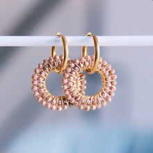 Charger l'image dans la galerie, Boucles d'oreilles avec pendentif rond facetté – moka