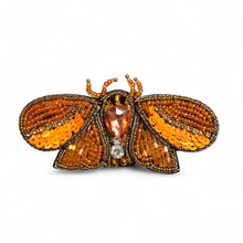 Charger l'image dans la galerie, Broche Pyra – Papillon de nuit brodé à la main