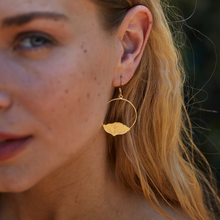 Charger l'image dans la galerie, BOUCLES D'OREILLE CRÉOLES FLORAISON