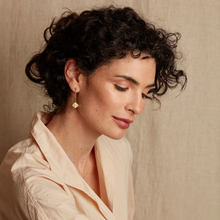 Charger l'image dans la galerie, BOUCLES D'OREILLES PENDANTES COURTES GINKGO
