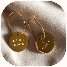 Charger l'image dans la galerie, Boucles To the Moon & Back – Créoles dorées poinçonnées à la main
