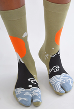 Charger l'image dans la galerie, Chaussettes Tabis Estampe Hokusai Vague et fuji