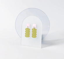 Charger l'image dans la galerie, Earring Spring recycled Acrylic