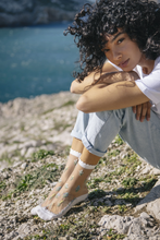 Charger l'image dans la galerie, Fleurs des champs • Chaussettes transparentes fleurs femme