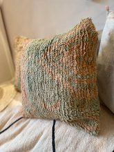 Charger l'image dans la galerie, Housse de coussin Vintage Boujaad 2, vert menthe, pêche, blanc cassé