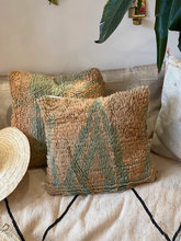 Charger l'image dans la galerie, Housse de coussin vintage Boujaad, vert menthe, pêche, blanc cassé
