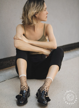 Charger l'image dans la galerie, NAKAMEGURO OR Chaussettes