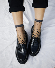 Charger l'image dans la galerie, NAKAMEGURO SILVER Chaussettes