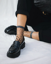 Charger l'image dans la galerie, NAKAMEGURO SILVER Chaussettes