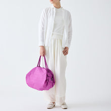 Charger l'image dans la galerie, Shupatto compact foldable shopping bag size M – Peony Petal