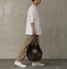 Charger l'image dans la galerie, Shupatto Mesh Bag 25L – Black