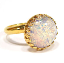 Charger l'image dans la galerie, Bague Cabochon Fire Opal en verre bohémien vintage des années 1960
