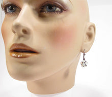 Charger l'image dans la galerie, Boucles d'oreilles SoHo® Opale Blanche avec Strass