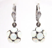 Charger l'image dans la galerie, Boucles d'oreilles SoHo® Opale Blanche avec Strass