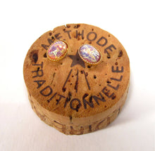 Charger l'image dans la galerie, Boucles d'oreilles en verre vintage SoHo® des années 1960