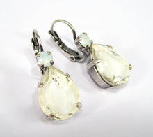 Charger l'image dans la galerie, Boucles d'oreilles – Verre vintage blanc, cristaux Swarovski® & argent 925