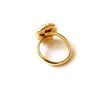 Charger l'image dans la galerie, Bague vintage opale blanche or bohème verre blanc 15mm