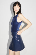Charger l'image dans la galerie, La mini jupe Stella effet vinyle blue