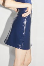 Charger l'image dans la galerie, La mini jupe Stella effet vinyle blue