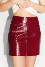Charger l'image dans la galerie, La mini Jupe Stella effet vinyle rouge