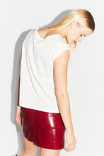 Charger l'image dans la galerie, La mini Jupe Stella effet vinyle rouge