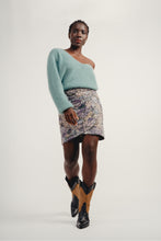 Charger l&#39;image dans la galerie, La mini jupe Harry en velours tapis fleurs bleues
