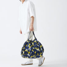 Charger l'image dans la galerie, Shupatto compact foldable shopping bag size L – Shade of Trees