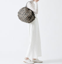 Charger l'image dans la galerie, Shupatto compact foldable shopping bag size M – Paw Marks