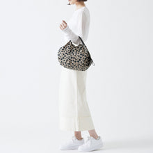 Charger l'image dans la galerie, Shupatto compact foldable shopping bag size S – Paw Marks