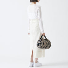 Charger l'image dans la galerie, Shupatto compact foldable shopping bag size S – Paw Marks