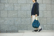 Charger l'image dans la galerie, Shupatto packable bag 27L – Grassland