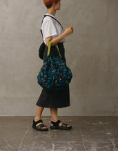 Charger l'image dans la galerie, Shupatto packable bag 27L – Grassland