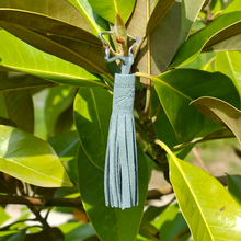 Charger l'image dans la galerie, POMPOM en Cuir Pailleté Porte-clef