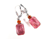 Charger l'image dans la galerie, Boucles d'oreilles Art Déco rose orange en verre vintage
