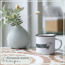 Charger l'image dans la galerie, Tasse en céramique avec teckel Werner - LIGARTI: 250 ml
