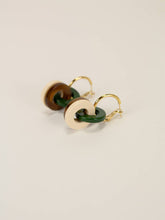 Charger l'image dans la galerie, Boucles d'oreilles Anse en beige et kaki
