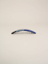 Charger l'image dans la galerie, Barrette Totem en corne noire et laque bleue
