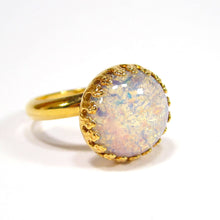 Charger l'image dans la galerie, Bague Cabochon Fire Opal en verre bohémien vintage des années 1960
