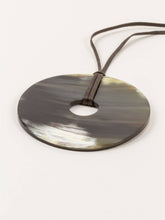 Charger l'image dans la galerie, Pendentif Courbe de la collection Bo vuông
