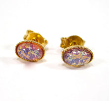Charger l'image dans la galerie, Boucles d'oreilles en verre vintage SoHo® des années 1960
