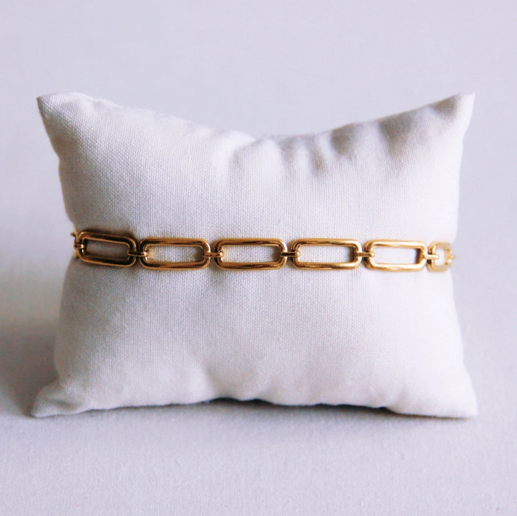 Elongated linked bracelet