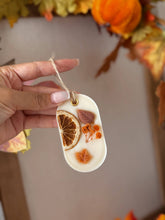 Charger l'image dans la galerie, Suspensions parfumée édition automne: Ovale / Vanille
