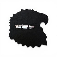 Charger l'image dans la galerie, Broche Tête d’Aigle brodée à la main
